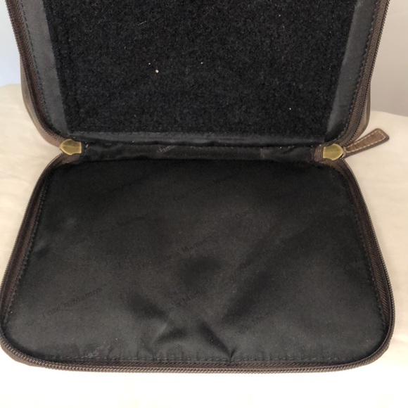 GUN TOTE’N MAMAS distressed brown leather crossbody. Concealed carry. - Picture 10 of 16